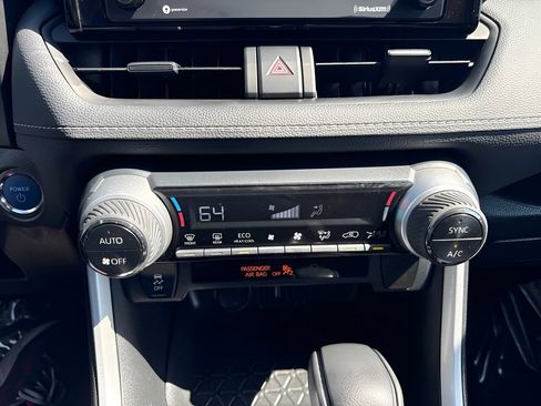 Used 2021 Toyota RAV4 XLE w/ Convenience Package AWD/4WD image 10
