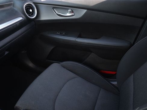 Used 2022 Kia Forte LXS w/ LXS Technology Package FWD image 10