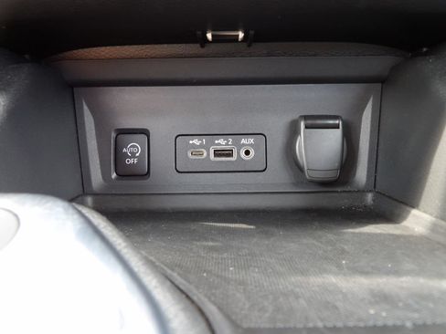 Used 2025 Nissan Sentra SV FWD image 18