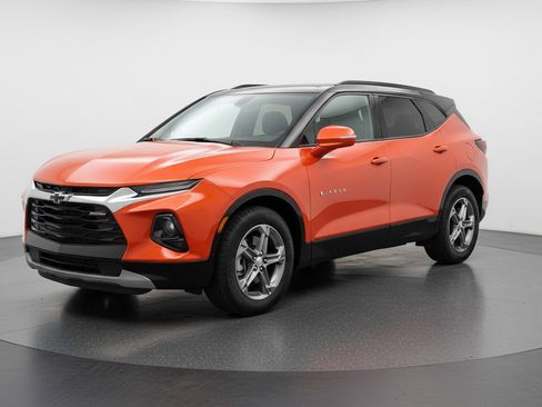 Used 2025 Chevrolet Blazer LT FWD image 3