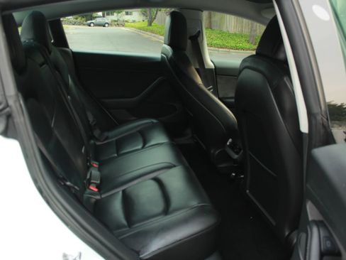 Used 2022 Tesla Model 3 Long Range AWD/4WD image 22