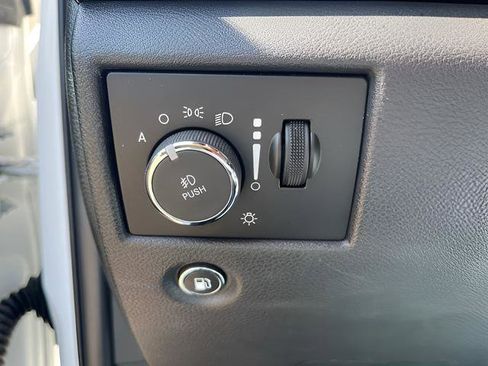 Used 2019 Jeep Grand Cherokee Altitude image 23