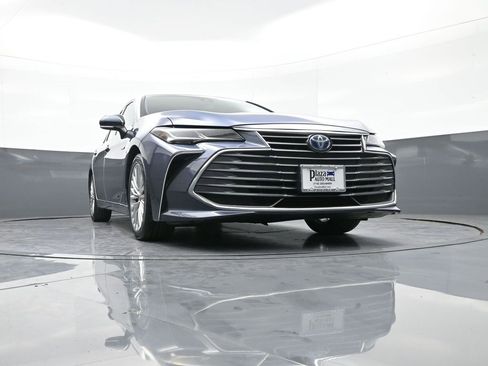 Used 2020 Toyota Avalon Limited image 27