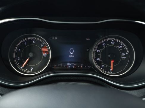 Used 2019 Jeep Cherokee Limited FWD image 11