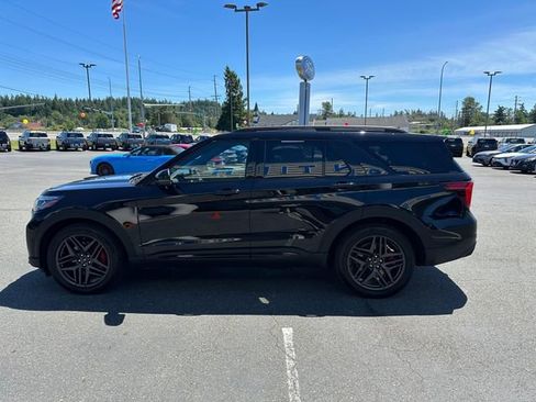 Certified 2025 Ford Explorer ST AWD/4WD image 5