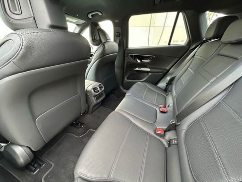 Used 2025 Mercedes-Benz GLC 300 4MATIC image 43