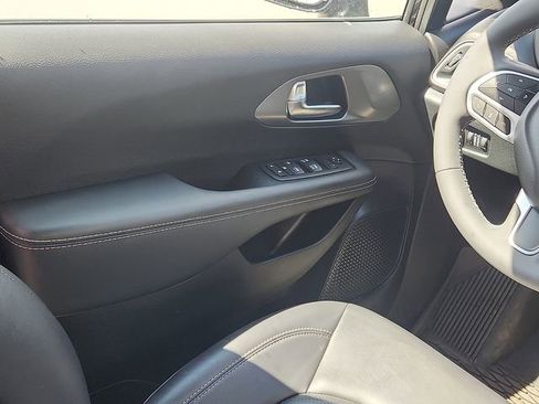 Used 2025 Chrysler Voyager LX FWD image 12