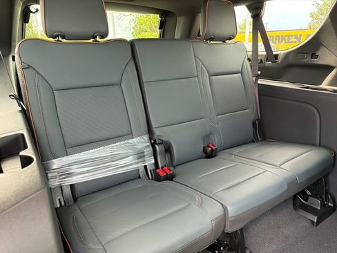 New 2026 GMC Yukon XL AT4 w/ AT4 Premium Plus Package AWD/4WD image 23