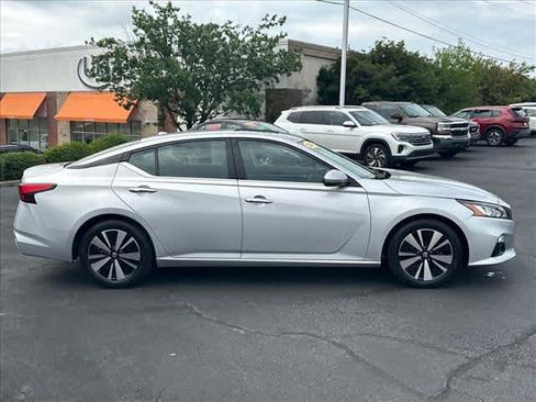 Used 2019 Nissan Altima 2.5 SV FWD image 2