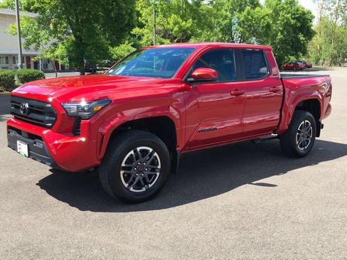 Used 2025 Toyota Tacoma SR5 AWD/4WD image 11