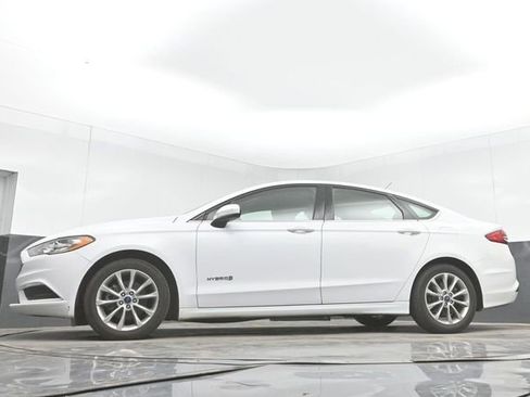 Used 2017 Ford Fusion SE FWD image 30