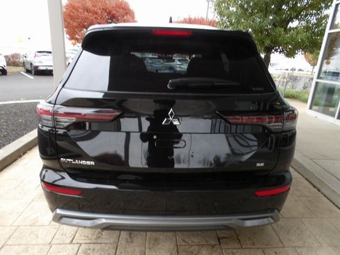 New 2025 Mitsubishi Outlander SE image 6