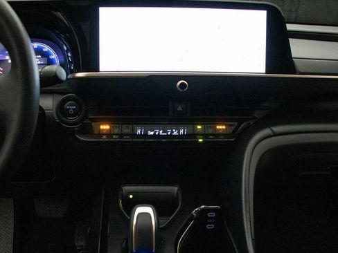 Used 2025 Toyota Crown Signia image 25