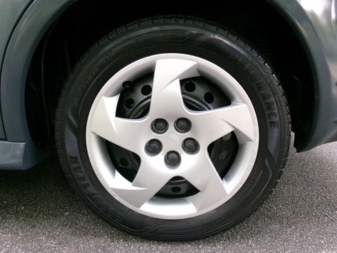 Used 2005 Pontiac Vibe w/ Power Group Value Package FWD image 32