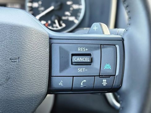 Used 2025 Nissan Rogue SV FWD image 18