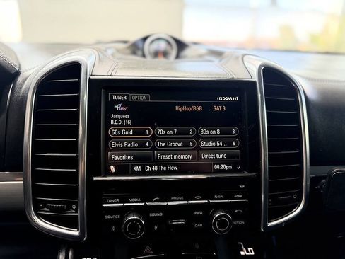 Used 2012 Porsche Cayenne Turbo AWD/4WD image 11
