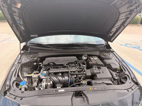 Used 2026 Hyundai Elantra SE FWD image 16