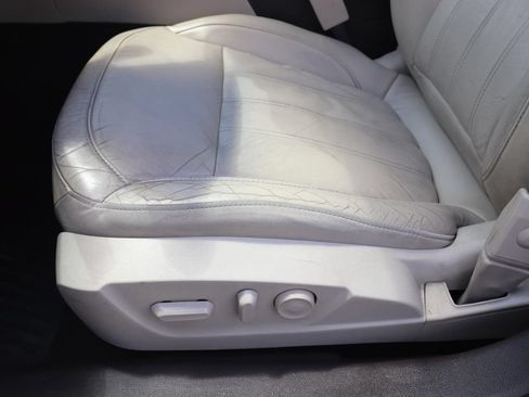 Used 2013 Buick Regal Premium FWD image 16