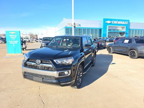 Used 2019 Toyota 4Runner SR5 image 1