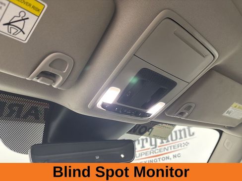 Used 2024 Honda Pilot Touring image 19