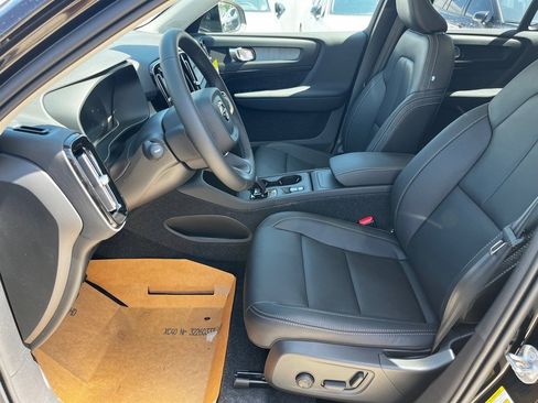 New 2025 Volvo XC40 B5 Core w/ Protection Package Premier image 12