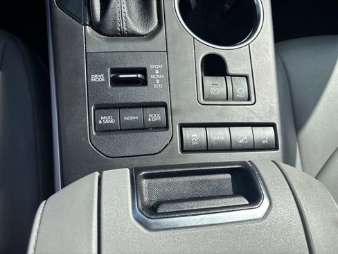 Used 2022 Toyota Highlander XLE AWD/4WD image 14