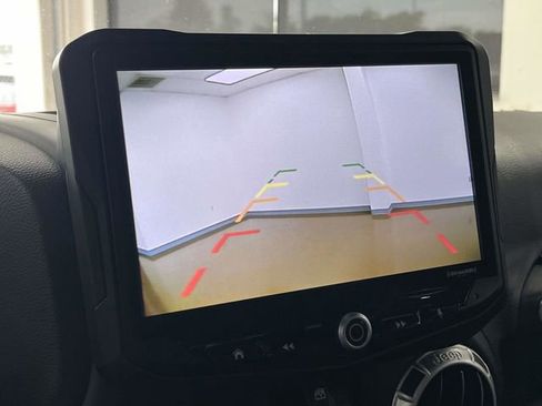 Used 2018 Jeep Wrangler Unlimited Sahara w/ Connectivity Group image 30