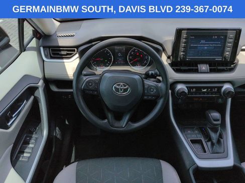 Used 2022 Toyota RAV4 XLE FWD image 18