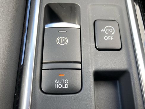 New 2026 Nissan Pathfinder Platinum image 14