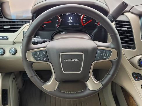 Used 2016 GMC Yukon Denali AWD/4WD image 12