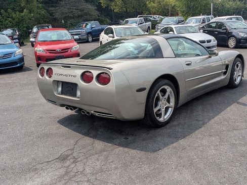 Used 2001 Chevrolet Corvette Coupe w/ Preferred Equipment Group1 image 8