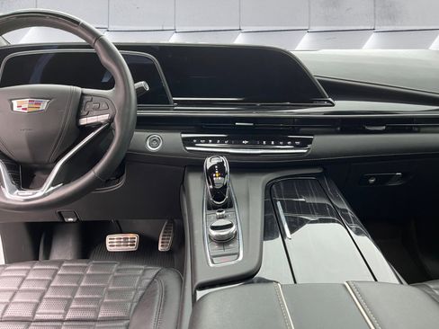 Used 2024 Cadillac Escalade ESV V w/ Heavy-Duty Trailer Package image 12