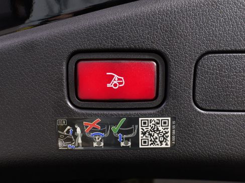 Used 2024 Mercedes-Benz CLE 300 4MATIC Cabriolet image 60