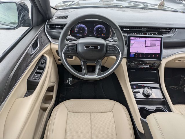 Certified 2025 Jeep Grand Cherokee Limited w/ Luxury Tech Group II AWD/4WD image 17