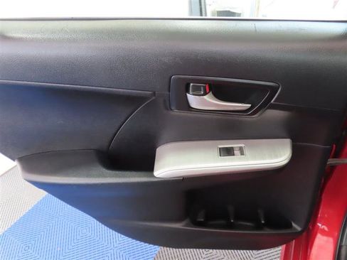 Used 2012 Toyota Camry SE w/ Preferred Accessory Pkg FWD image 27