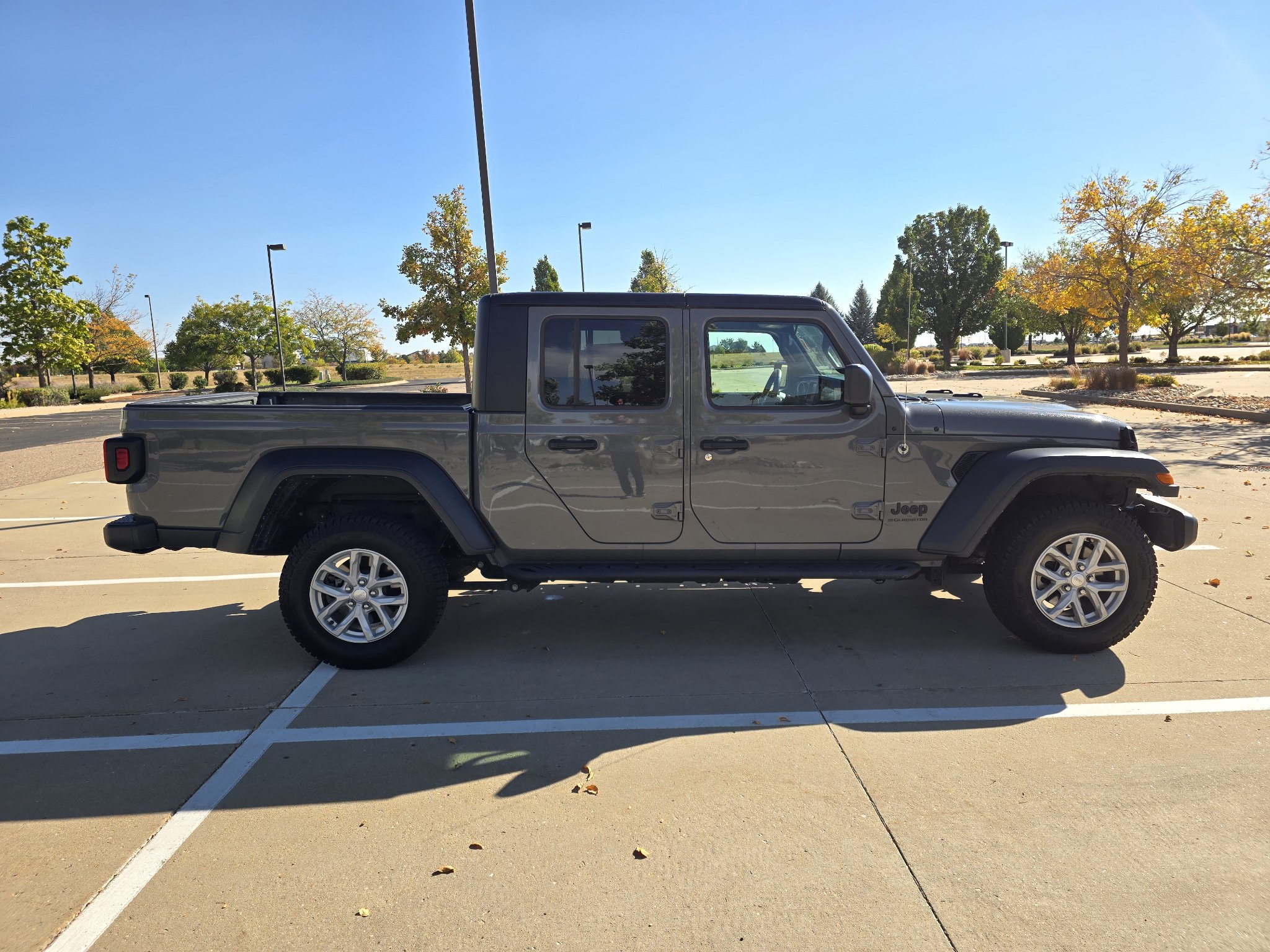 Used 2023 Jeep Gladiator Sport AWD/4WD image 7