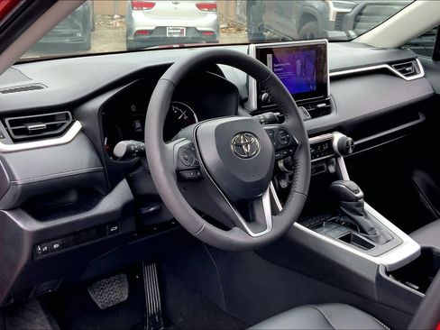 Used 2025 Toyota RAV4 XLE Premium image 18