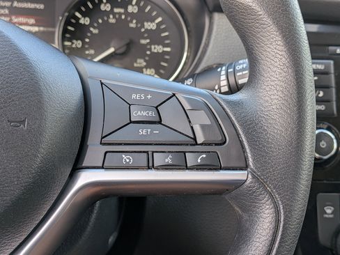 Used 2020 Nissan Rogue Sport SV image 24