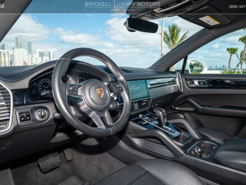 Used 2020 Porsche Cayenne image 5