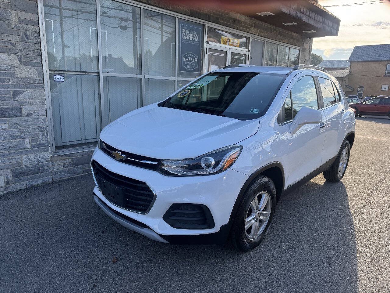Used 2017 Chevrolet Trax LT w/ LT Convenience Package AWD/4WD image 1