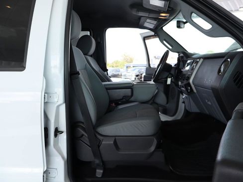 Used 2016 Ford F250 XLT w/ Snow Plow Prep Package image 35