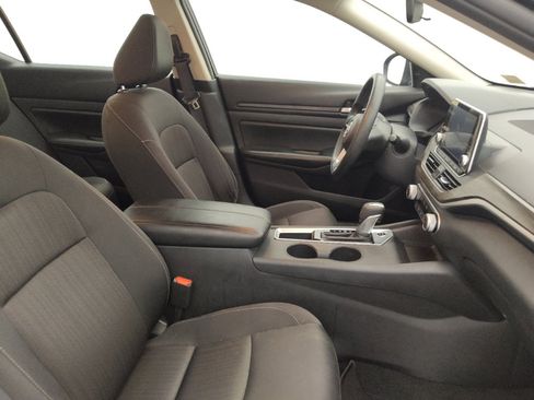 Used 2025 Nissan Altima 2.5 SV FWD image 21