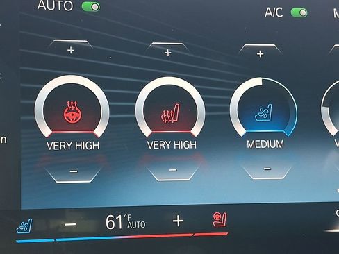 Certified 2023 BMW X7 xDrive40i w/ Executive Package image 27