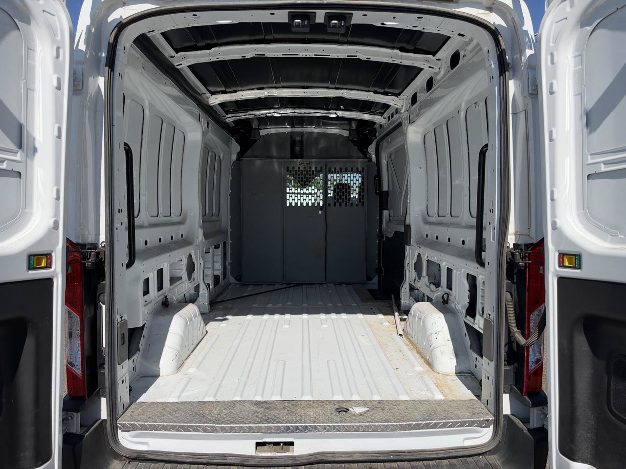 Used 2020 Ford Transit 250 Medium Roof RWD image 5