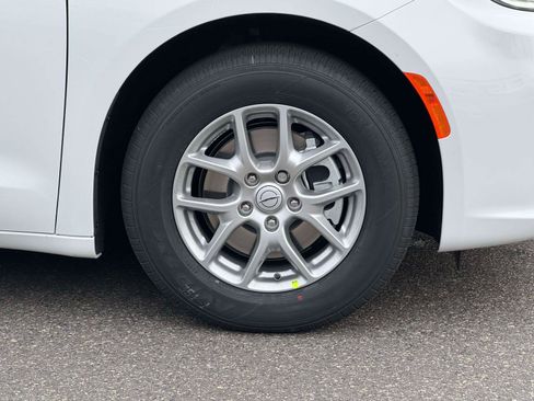 New 2026 Chrysler Pacifica Select image 6