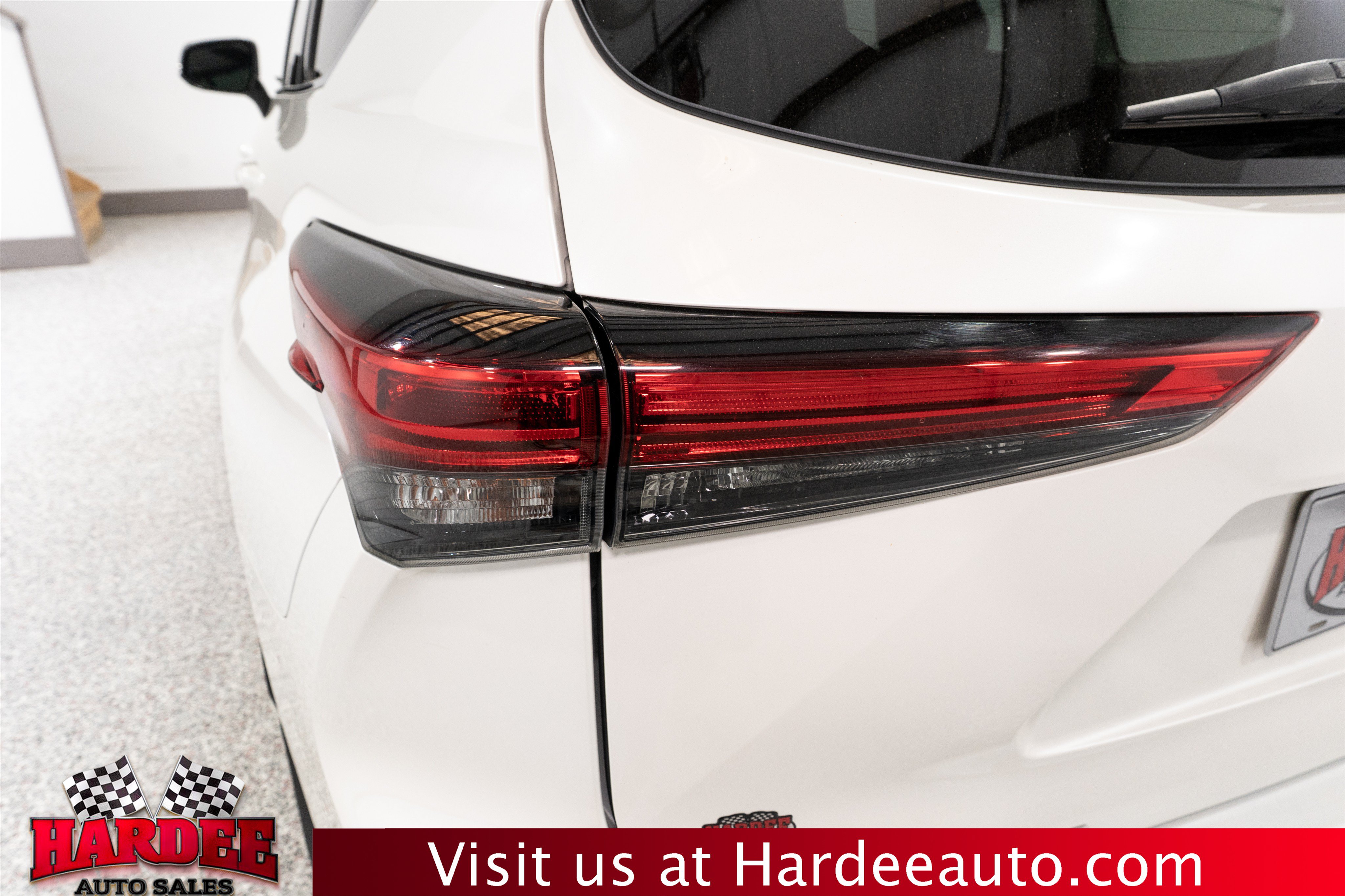 Used 2021 Toyota Highlander Limited FWD image 9