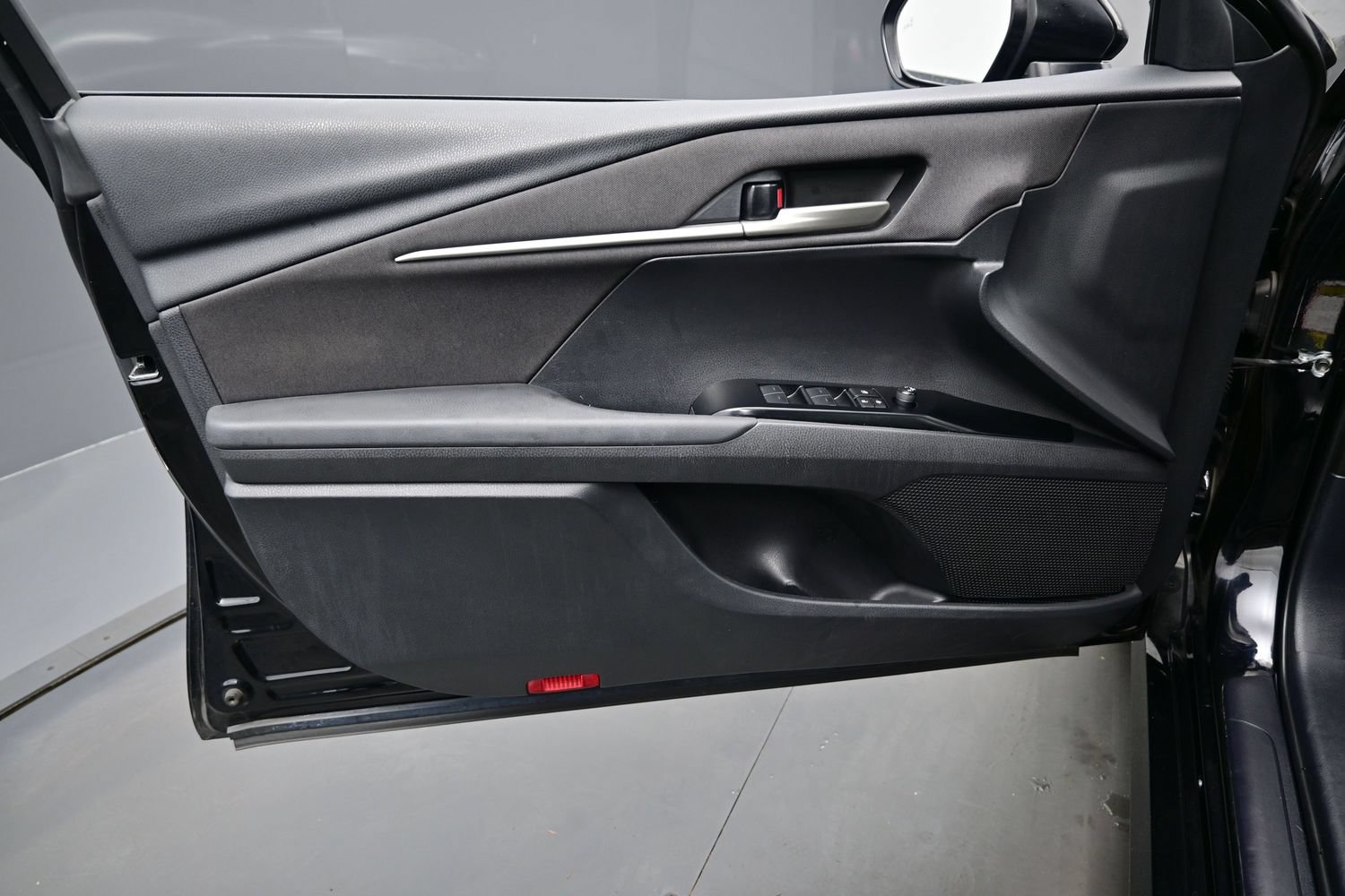Used 2025 Toyota Camry LE FWD image 9