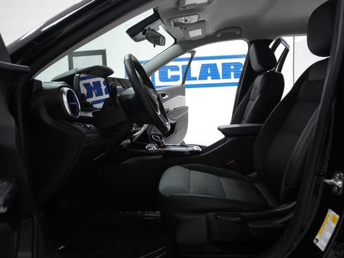 Used 2025 Chevrolet Trax LT w/ Driver Confidence Package image 15