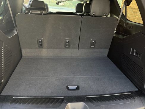 Used 2023 Chevrolet Suburban LT w/ Luxury Package image 20