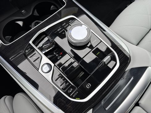 New 2026 BMW X5 xDrive50e w/ Executive Package image 17